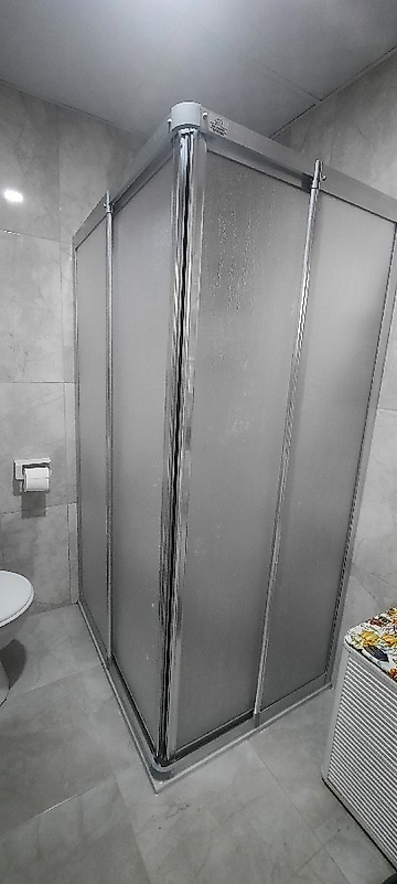 100cm x 105cm Parlak Profil Köşeden Girişli Mika Duşakabin