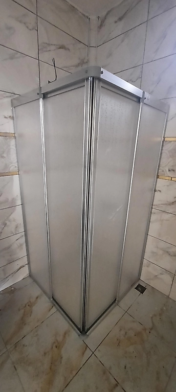 100cm x 100cm Parlak Profil Köşeden Girişli Mika Duşakabin